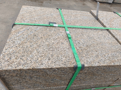 黄锈石荔枝面花岗石